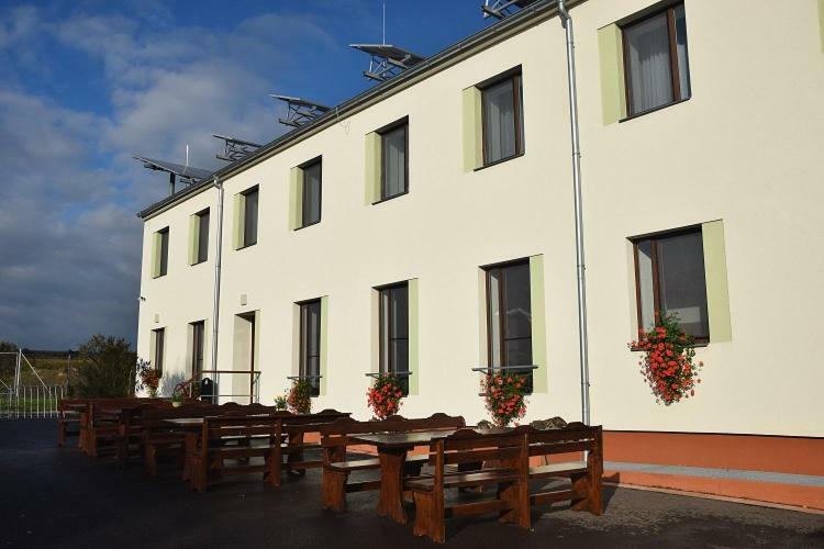 Jeleni Farma Jecmeniste Hotel Vrbovec Exterior photo